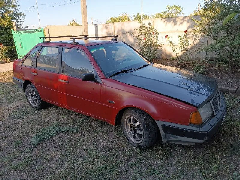 Срочно продам вольво 440. 1991 года. двигатель 1.7 бензин. машина на ходу. есть на неё запчасти, дви... - фотография