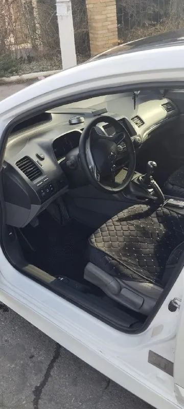 Honda цивик 1.8 2008г. 300000 т пробега. вложений не требует, сел и поехал. сигнализация с автозапуском, хорошая музыка, кондиционер работает задувать не нужно. цена 800000 т. р. реальному покупателю торг, обмен на легковую не интересует. днр кировское +79493803183 +79493803182 телеграмм, ватсапп 📞 звоните: +7(949)3803183 - фотография - 3