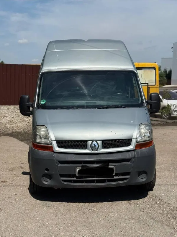 Срочно renault master рестайлинг 2005 год 2.5 mt стоит новый мотор пробег 186к новая турбина без пробега пробег 460000км сел поехал рф учет продажа от собственника находится в макеевке есть нюансы по кузову на фото видно цена 800000р без торга вообще. +79495589527 если не на связи телеграмм @artur_asatryan7 📞 звоните: +7(949)5589527 - фотография - 2