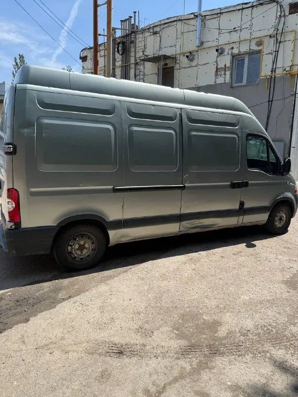 Срочно renault master рестайлинг 2005 год 2.5 mt стоит новый мотор пробег 186к новая турбина без пробега пробег 460000км сел поехал рф учет продажа от собственника находится в макеевке есть нюансы по кузову на фото видно цена 800000р без торга вообще. +79495589527 если не на связи телеграмм @artur_asatryan7 📞 звоните: +7(949)5589527 - фотография - 5
