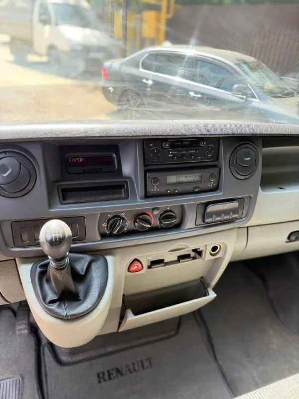 Срочно renault master рестайлинг 2005 год 2.5 mt стоит новый мотор пробег 186к новая турбина без пробега пробег 460000км сел поехал рф учет продажа от собственника находится в макеевке есть нюансы по кузову на фото видно цена 800000р без торга вообще. +79495589527 если не на связи телеграмм @artur_asatryan7 📞 звоните: +7(949)5589527 - фотография - 8