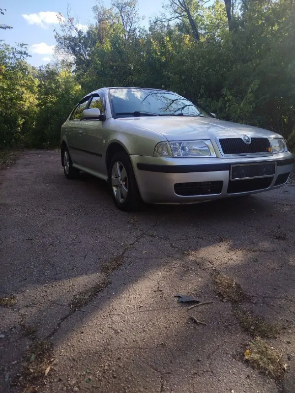 Продам шкода октавия а4 (тур) ✅2002 год ✅1.6 akl ✅ комплектация: кондиционер(морозит),4 эл. стеклоподьемника, abs, гур, электро регулировка зеркал, подогрев зеркал и заднего стекла, птф. хорошая музыка, активный сабвуфер. машина вся в шумоизоляции. ✅документы птс, стс, без запретов, без арестов. я 4 владелец, учёт 180.владею 3 года. переоформеление обязательное. автотеку могу предоставить. пробег родной. машина обслужена, ухоженна. вложений не требует, красить и варить тоже не нужно. на все вопросы отвечу по телефону. цена 580 т. р. торг +79497029727 - фотография - 3