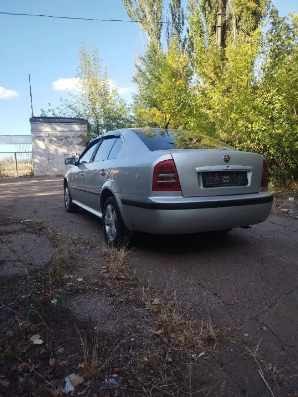 Продам шкода октавия а4 (тур) ✅2002 год ✅1.6 akl ✅ комплектация: кондиционер(морозит),4 эл. стеклоподьемника, abs, гур, электро регулировка зеркал, подогрев зеркал и заднего стекла, птф. хорошая музыка, активный сабвуфер. машина вся в шумоизоляции. ✅документы птс, стс, без запретов, без арестов. я 4 владелец, учёт 180.владею 3 года. переоформеление обязательное. автотеку могу предоставить. пробег родной. машина обслужена, ухоженна. вложений не требует, красить и варить тоже не нужно. на все вопросы отвечу по телефону. цена 580 т. р. торг +79497029727 - фотография - 4