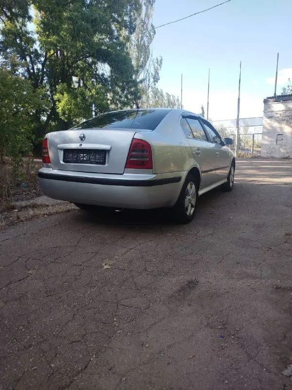 Продам шкода октавия а4 (тур) ✅2002 год ✅1.6 akl ✅ комплектация: кондиционер(морозит),4 эл. стеклоподьемника, abs, гур, электро регулировка зеркал, подогрев зеркал и заднего стекла, птф. хорошая музыка, активный сабвуфер. машина вся в шумоизоляции. ✅документы птс, стс, без запретов, без арестов. я 4 владелец, учёт 180.владею 3 года. переоформеление обязательное. автотеку могу предоставить. пробег родной. машина обслужена, ухоженна. вложений не требует, красить и варить тоже не нужно. на все вопросы отвечу по телефону. цена 580 т. р. торг +79497029727 - фотография - 6