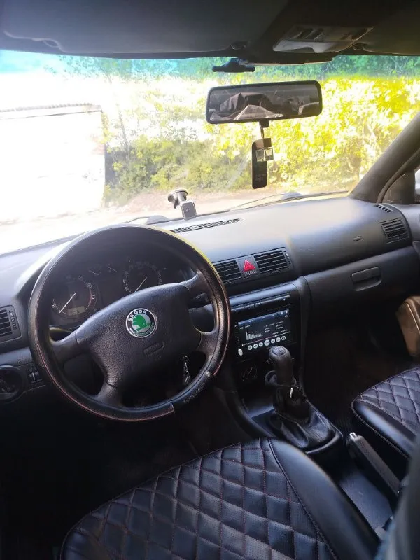 Продам шкода октавия а4 (тур) ✅2002 год ✅1.6 akl ✅ комплектация: кондиционер(морозит),4 эл. стеклоподьемника, abs, гур, электро регулировка зеркал, подогрев зеркал и заднего стекла, птф. хорошая музыка, активный сабвуфер. машина вся в шумоизоляции. ✅документы птс, стс, без запретов, без арестов. я 4 владелец, учёт 180.владею 3 года. переоформеление обязательное. автотеку могу предоставить. пробег родной. машина обслужена, ухоженна. вложений не требует, красить и варить тоже не нужно. на все вопросы отвечу по телефону. цена 580 т. р. торг +79497029727 - фотография - 7