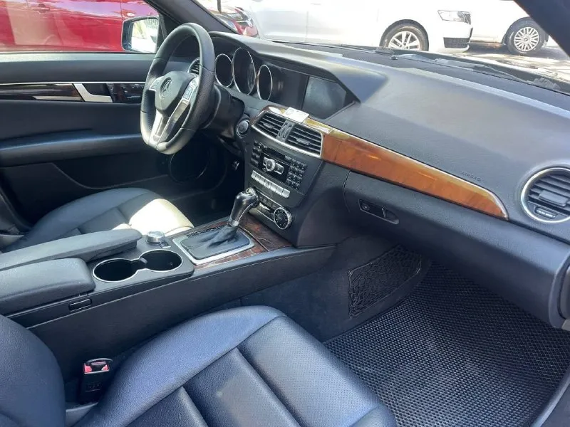 Мерседес с250 цена 1.190 000 мотор 1.8 бензин автомат задний привод пробег 170т требует подкрасов по кузову +79495093428 - фотография - 6