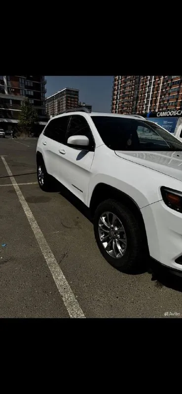 Jeep cherokee 2.4 4wd ат (177 л. с.), 2018, 101 499 км автомобиль был пригнан для личного пользования, автомобиль в очень хорошем состояние. бережная и добросовестная эксплуатация одним владельцем. салон чистый не прокуренный, все рабочем состояние. на 100 00о км было пройдено полное то с заменой всех масел и фильтров, был так же заменен антифриз, тормозная жидкость, полностью были заменены тормозные диски и колодки. все ставилось новое и отличного качества. в подарок отдам комплект зимней резины. 2 700 000 🍋 ☎️ +79281127662 @maksim_linnik777 - фотография - 3