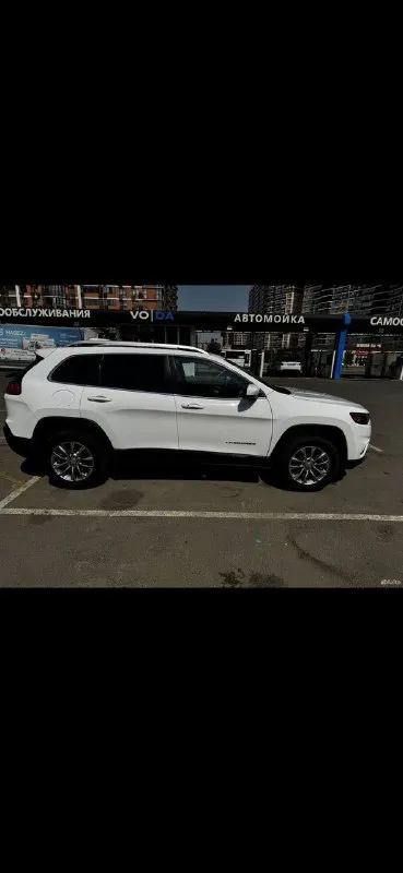 Jeep cherokee 2.4 4wd ат (177 л. с.), 2018, 101 499 км автомобиль был пригнан для личного пользования, автомобиль в очень хорошем состояние. бережная и добросовестная эксплуатация одним владельцем. салон чистый не прокуренный, все рабочем состояние. на 100 00о км было пройдено полное то с заменой всех масел и фильтров, был так же заменен антифриз, тормозная жидкость, полностью были заменены тормозные диски и колодки. все ставилось новое и отличного качества. в подарок отдам комплект зимней резины. 2 700 000 🍋 ☎️ +79281127662 @maksim_linnik777 - фотография - 4