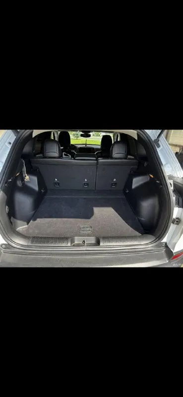 Jeep cherokee 2.4 4wd ат (177 л. с.), 2018, 101 499 км автомобиль был пригнан для личного пользования, автомобиль в очень хорошем состояние. бережная и добросовестная эксплуатация одним владельцем. салон чистый не прокуренный, все рабочем состояние. на 100 00о км было пройдено полное то с заменой всех масел и фильтров, был так же заменен антифриз, тормозная жидкость, полностью были заменены тормозные диски и колодки. все ставилось новое и отличного качества. в подарок отдам комплект зимней резины. 2 700 000 🍋 ☎️ +79281127662 @maksim_linnik777 - фотография - 6