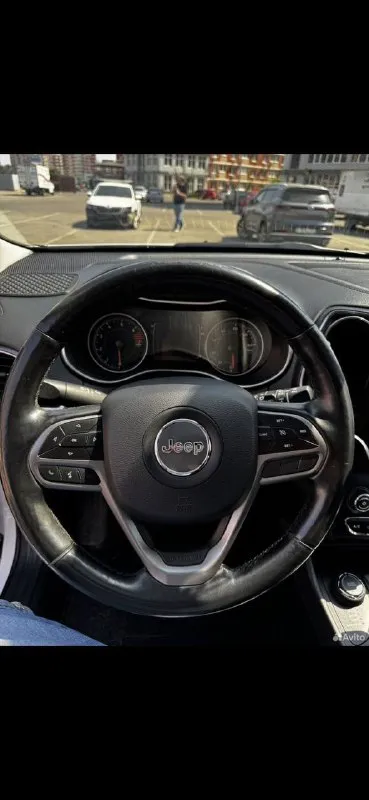 Jeep cherokee 2.4 4wd ат (177 л. с.), 2018, 101 499 км автомобиль был пригнан для личного пользования, автомобиль в очень хорошем состояние. бережная и добросовестная эксплуатация одним владельцем. салон чистый не прокуренный, все рабочем состояние. на 100 00о км было пройдено полное то с заменой всех масел и фильтров, был так же заменен антифриз, тормозная жидкость, полностью были заменены тормозные диски и колодки. все ставилось новое и отличного качества. в подарок отдам комплект зимней резины. 2 700 000 🍋 ☎️ +79281127662 @maksim_linnik777 - фотография - 9