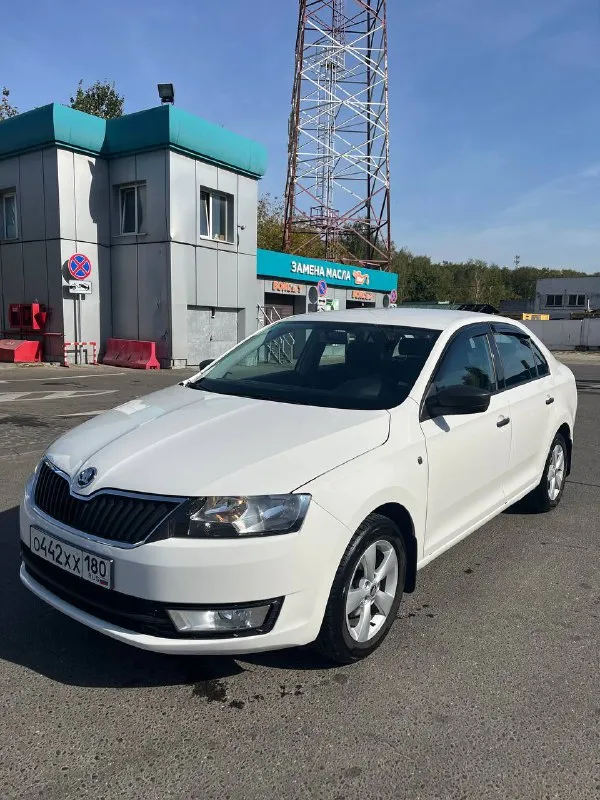 Продам семейный автомобиль. skoda rapid, 2013 года выпуска. пробег 79000 км. автомобиль местный, из мариуполя. солей и плохого ухода за собой не видел. причина продажи - по не надобности, куплен автомобиль выше классом. я - второй владелец. машина без гнили и даже намека на ржавчину. масло от замены до замены уровень держит, ни грамма не уходит. расход приятно радует. по трассе 5-6л. по городу до 7л. на 76000 км были заменены все фильтра, включая топливный, масло, свечи оригинальные. любые проверки за ваш счет. за машину не стыдно! цена 850.000. аргументированный торг. отвечу на все интересующие вопросы по телефону. подробное видео по автомобилю скину заинтересованным в личные сообщения. телефон для связи: +79034370979 - фотография - 3