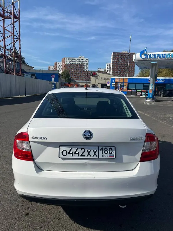 Продам семейный автомобиль. skoda rapid, 2013 года выпуска. пробег 79000 км. автомобиль местный, из мариуполя. солей и плохого ухода за собой не видел. причина продажи - по не надобности, куплен автомобиль выше классом. я - второй владелец. машина без гнили и даже намека на ржавчину. масло от замены до замены уровень держит, ни грамма не уходит. расход приятно радует. по трассе 5-6л. по городу до 7л. на 76000 км были заменены все фильтра, включая топливный, масло, свечи оригинальные. любые проверки за ваш счет. за машину не стыдно! цена 850.000. аргументированный торг. отвечу на все интересующие вопросы по телефону. подробное видео по автомобилю скину заинтересованным в личные сообщения. телефон для связи: +79034370979 - фотография - 6