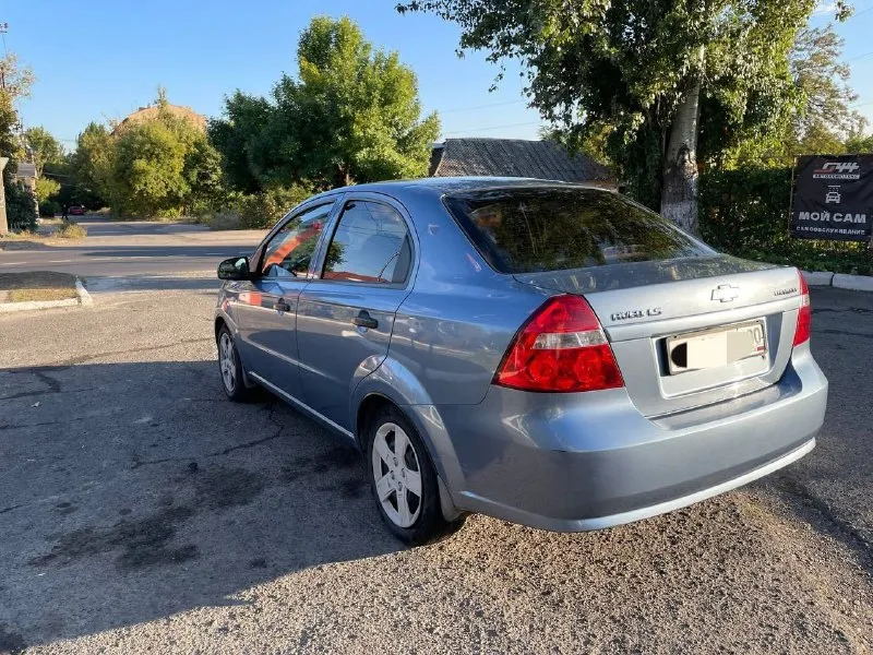 Продам chevrolet авео 2006года. мотор 1,5 пробег 170 т. км родного! , кпп работает отлично. без дтп. днище, стаканы, пороги всё радное. машина практически вся в родне. я второй владелец с автосалона. цена 430т. р. торг. +79493672768 +79494149811 📞 звоните: +7(949)3672768 - фотография - 5
