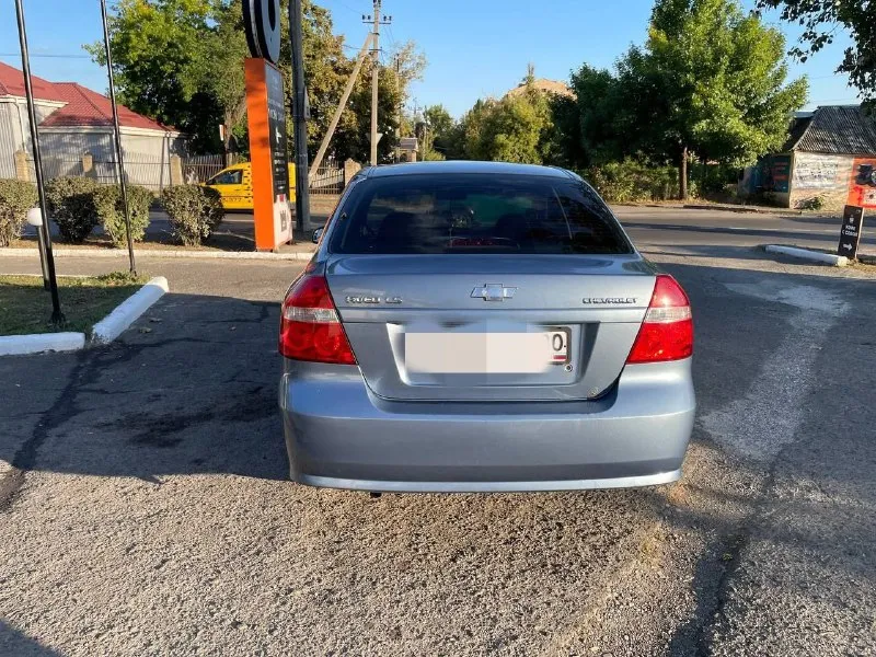 Продам chevrolet авео 2006года. мотор 1,5 пробег 170 т. км родного! , кпп работает отлично. без дтп. днище, стаканы, пороги всё радное. машина практически вся в родне. я второй владелец с автосалона. цена 430т. р. торг. +79493672768 +79494149811 📞 звоните: +7(949)3672768 - фотография - 7