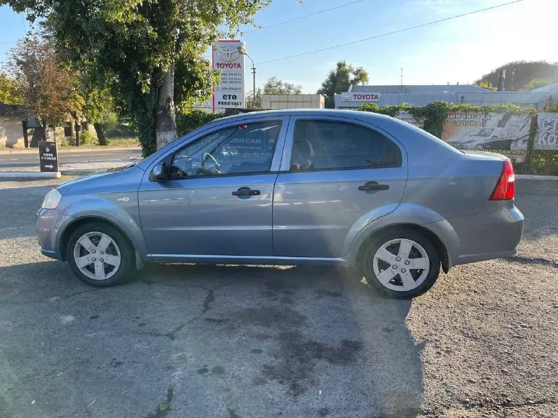 Продам chevrolet авео 2006года. мотор 1,5 пробег 170 т. км родного! , кпп работает отлично. без дтп. днище, стаканы, пороги всё радное. машина практически вся в родне. я второй владелец с автосалона. цена 430т. р. торг. +79493672768 +79494149811 📞 звоните: +7(949)3672768 - фотография - 8