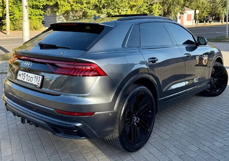 Продаю в городе донецке +79495236393 audi q8 3.0 tfsi quattro продажа от собственника, состояние идеальное, без единого момента, без единого изъяна ! без единого подводного камня! готов на любые проверки! машина вся в идеальном состоянии! все расходники заменены! два комплекта резины лето и зима и два комплекта дисков ! 2020 год 100 тыс км родной оригинальный проверенный пробег не скрученный! кузов в первозданном виде без единого момента! салон как новый ! была бережная эксплуатация, гаражное хранение! обслуживание всегда вовремя у официального дилера! машина без малейшего вложения все расходники заменены! 3.0 tfsi бензин автомат 8 ступенчатый полный привод, хорошая комплектация! полное переоформление в мрэо осмотр в донецке цена 6 300 000 руб торг +79495236393 +380715236393 телеграмм - фотография - 3