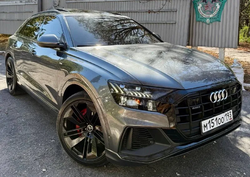 Продаю в городе донецке +79495236393 audi q8 3.0 tfsi quattro продажа от собственника, состояние идеальное, без единого момента, без единого изъяна ! без единого подводного камня! готов на любые проверки! машина вся в идеальном состоянии! все расходники заменены! два комплекта резины лето и зима и два комплекта дисков ! 2020 год 100 тыс км родной оригинальный проверенный пробег не скрученный! кузов в первозданном виде без единого момента! салон как новый ! была бережная эксплуатация, гаражное хранение! обслуживание всегда вовремя у официального дилера! машина без малейшего вложения все расходники заменены! 3.0 tfsi бензин автомат 8 ступенчатый полный привод, хорошая комплектация! полное переоформление в мрэо осмотр в донецке цена 6 300 000 руб торг +79495236393 +380715236393 телеграмм - фотография - 6
