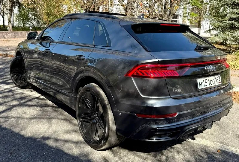 Продаю в городе донецке +79495236393 audi q8 3.0 tfsi quattro продажа от собственника, состояние идеальное, без единого момента, без единого изъяна ! без единого подводного камня! готов на любые проверки! машина вся в идеальном состоянии! все расходники заменены! два комплекта резины лето и зима и два комплекта дисков ! 2020 год 100 тыс км родной оригинальный проверенный пробег не скрученный! кузов в первозданном виде без единого момента! салон как новый ! была бережная эксплуатация, гаражное хранение! обслуживание всегда вовремя у официального дилера! машина без малейшего вложения все расходники заменены! 3.0 tfsi бензин автомат 8 ступенчатый полный привод, хорошая комплектация! полное переоформление в мрэо осмотр в донецке цена 6 300 000 руб торг +79495236393 +380715236393 телеграмм - фотография - 7
