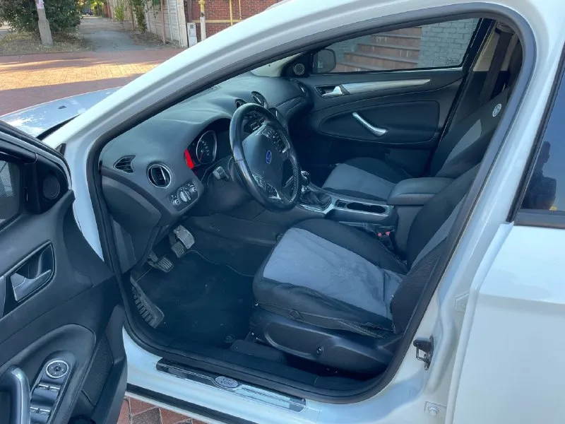 Продам автомобиль представительского бизнес класса ford mondeo 4 год выпуска конец 2012, куплен в феврале 2013 у официального дилера. двигатель: 1.6(160л. с) коробка: механика пробег родной 147.000км я единственный хозяин. двигатель, коробка и подвеска в отличном состоянии! технически автомобиль полностью обслужен. вложений никаких не требует. сел и поехал. стёкла все родные включая лобовое. кузов в хорошем состоянии (обработаны антикором днище, арки и скрытые полости). по городу расход 8 литров, по трассе 6.5л на 100км. климат контроль двухзонный. управление на руле, парктроники. abs, esp электро регулировка сидений. подушки безопасности. запуск start stop. круиз контроль. лобовое стекло с подогревом. 4 автоматических стеклоподъемника с защитой от придавливания. сигнализация starline с автозапуском. противоугонный замок на кпп construct. новое запасное колесо. в бронепленке:фары, на дверях, пороги. два комплекта резины на оригинальных дисках. два ключа, сервисная кн 📞 звоните: +7(949)8000907 - фотография - 8