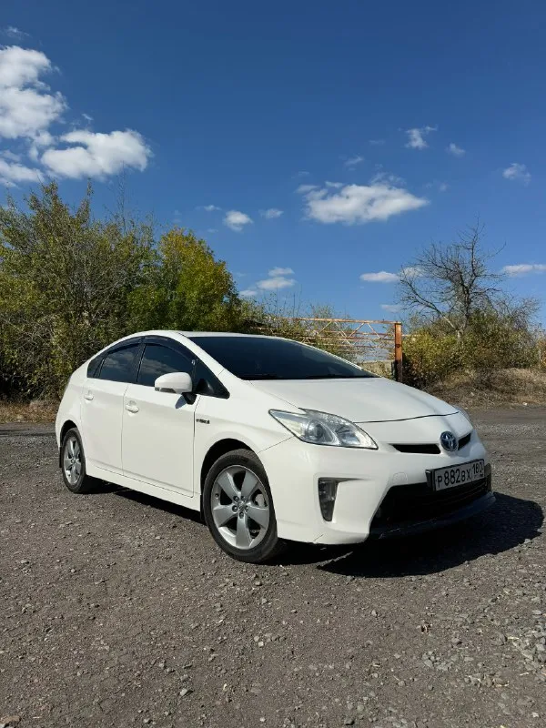 В продаже toyota prius 2013 год(рейсталинг). про машину очень много рассказывать. родной пробег у авто 170 тысяч км. 1.8. европеец, не американец. перебрана полностью ходовая часть, новые тормозные диски, колодки. практически новая летняя резина. новые р17 диски оригинал япония. на машине не одного крашенного элемента. вся в родном состоянии. состояние салона идеал. установлена дорогая led оптика, ближний дальний туманки. замена масла каждые 5-7 тысяч liqui moly molygen. все жидкости поменяны. установлена магнитола teyes магнитола. цена авто 1.350🍋. торг реальному покупателю. тел: +7-949-511-88-87 📞 звоните: +7(949)5118887 - фотография - 2