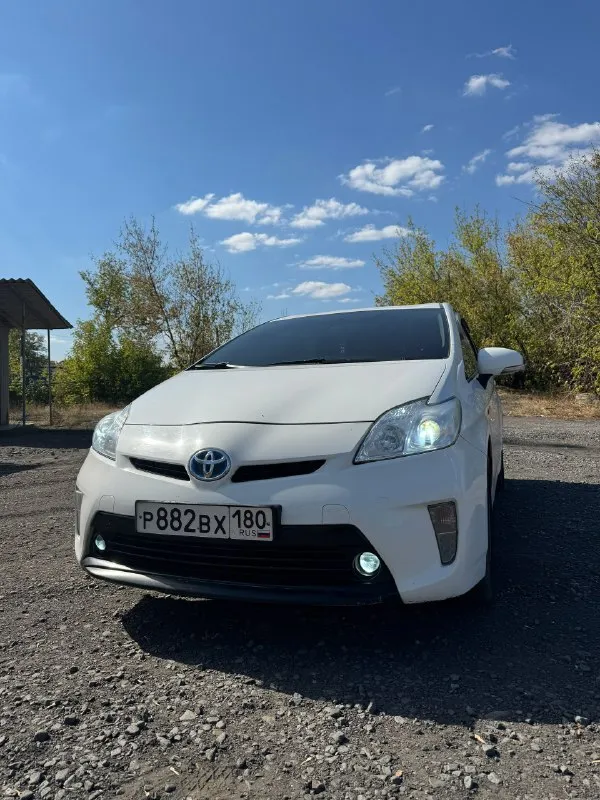 В продаже toyota prius 2013 год(рейсталинг). про машину очень много рассказывать. родной пробег у авто 170 тысяч км. 1.8. европеец, не американец. перебрана полностью ходовая часть, новые тормозные диски, колодки. практически новая летняя резина. новые р17 диски оригинал япония. на машине не одного крашенного элемента. вся в родном состоянии. состояние салона идеал. установлена дорогая led оптика, ближний дальний туманки. замена масла каждые 5-7 тысяч liqui moly molygen. все жидкости поменяны. установлена магнитола teyes магнитола. цена авто 1.350🍋. торг реальному покупателю. тел: +7-949-511-88-87 📞 звоните: +7(949)5118887 - фотография - 7