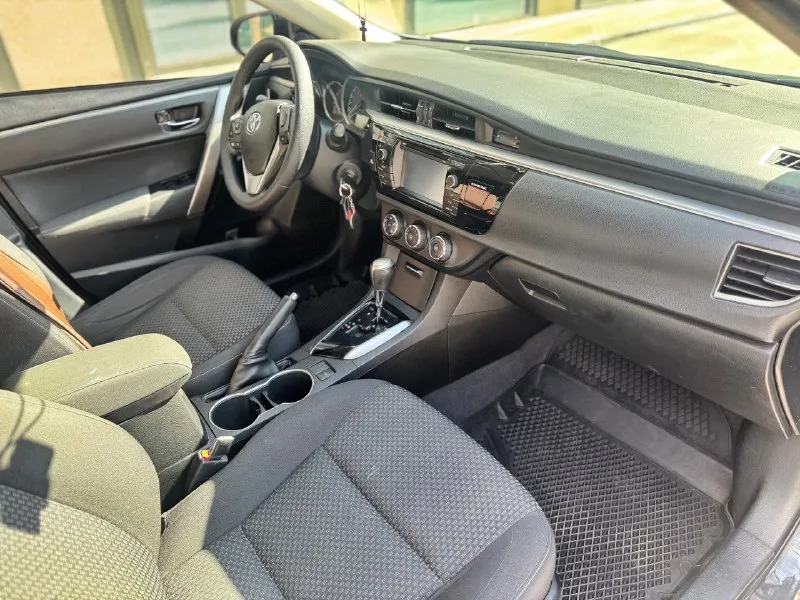 Продаю свой надежный автомобиль toyota corolla 2013, 1.6 cvt, style – ухоженный, с антикором и готов к зиме! 💰 цена: 1 450 000 ₽ торг у капота. 📲 +7(949)322-18-00 📍 осмотр и тест-драйв в удобное время г. донецк, шахтерск, торез, снежное. автомобиль полностью готов к эксплуатации! пробег 203 000 км. машина 2013 г, 3 владельца птс, приобретена в автосалоне toyota 23.01.2014г. в г. ростов-на-дону, есть сервисная книжка. на 180-м регионе я первый владелец в птс. автомобиль без вложений: ✅двигатель работает ровно, регулярная замена масла toyota масло, только поменял, отмечаю в журнале; ✅воздушный, топливный фильтры, свечи заменены; ✅кузов без ржавчины, провёл полную обработку; ✅вариатор cvt работает мягко, без пинков, обслуживал; ✅по подвеске все менялось вовремя; ✅подушки все на месте; ✅по опциям все необходимое есть: - кондиционер - подогрев передних сидений - хорошая оптика - жк-дисплей - управление на руле - камера заднего вида - carplay установлен - вместительный бага 📞 звоните: +7(949)3221800 - фотография - 6