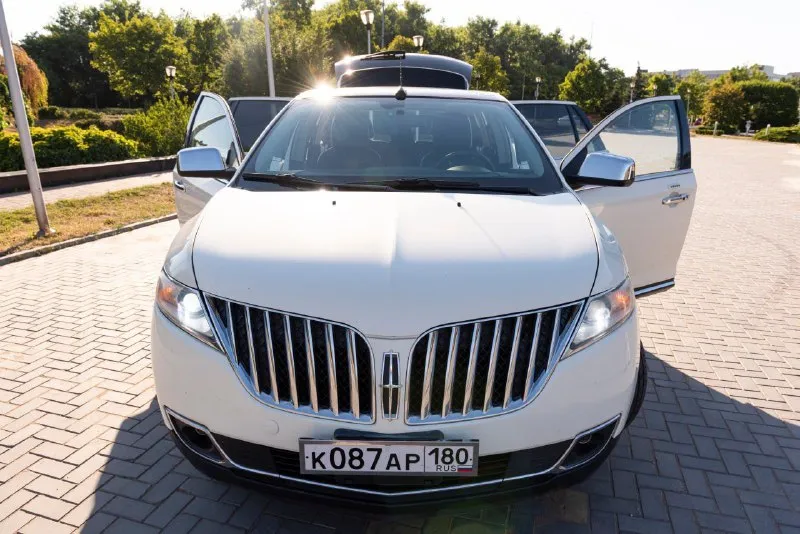 🔥🔥🔥🔥🔥🔥 lincoln mkx 3.7 awd 2012 😎😏😏😕😕😕😕 😖 📞💬+79493457303 lincoln mkx оснащен широким спектром современных систем и технологий, включая: * антиблокировочную систему (abs); * усилительное рулевое управление (eps); * систему подогрева передних сидений и задних; * электрический люк с электроприводом * ксеноновые фары с системой адаптивного освещения; * навигация * систему курсовой устойчивости (esc); * противотуманные фары; * комплексную охранную систему с иммобилайзером; * парковочные датчики заднего вида; * электронную систему контроля тяги (tcs); * электрические стеклоподъемники всех дверей; * датчик дождя * бортовой компьютер с многофункциональным дисплеем; * систему круиз-контроля; * двухзонный климат * аудиосистему премиум-класса с поддержкой * датчик света с функцией автоматического управления фарами основные характеристики: • объём двигателя: 3,7 л • тип двигателя: бензин • мощность: 300 л. с. • коробка передач: акпп • привод: awd • пробег: 201000 • шины и диски: 235/55 r20 • количество цилиндров: 6 v-образный • ёмкость топливного бака: 72 л - фотография - 3