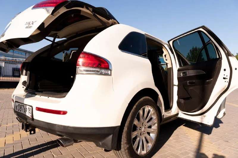 🔥🔥🔥🔥🔥🔥 lincoln mkx 3.7 awd 2012 😎😏😏😕😕😕😕 😖 📞💬+79493457303 lincoln mkx оснащен широким спектром современных систем и технологий, включая: * антиблокировочную систему (abs); * усилительное рулевое управление (eps); * систему подогрева передних сидений и задних; * электрический люк с электроприводом * ксеноновые фары с системой адаптивного освещения; * навигация * систему курсовой устойчивости (esc); * противотуманные фары; * комплексную охранную систему с иммобилайзером; * парковочные датчики заднего вида; * электронную систему контроля тяги (tcs); * электрические стеклоподъемники всех дверей; * датчик дождя * бортовой компьютер с многофункциональным дисплеем; * систему круиз-контроля; * двухзонный климат * аудиосистему премиум-класса с поддержкой * датчик света с функцией автоматического управления фарами основные характеристики: • объём двигателя: 3,7 л • тип двигателя: бензин • мощность: 300 л. с. • коробка передач: акпп • привод: awd • пробег: 201000 • шины и диски: 235/55 r20 • количество цилиндров: 6 v-образный • ёмкость топливного бака: 72 л - фотография - 8