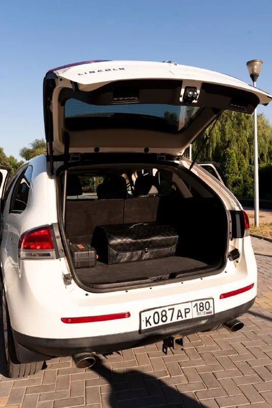 🔥🔥🔥🔥🔥🔥 lincoln mkx 3.7 awd 2012 😎😏😏😕😕😕😕 😖 📞💬+79493457303 lincoln mkx оснащен широким спектром современных систем и технологий, включая: * антиблокировочную систему (abs); * усилительное рулевое управление (eps); * систему подогрева передних сидений и задних; * электрический люк с электроприводом * ксеноновые фары с системой адаптивного освещения; * навигация * систему курсовой устойчивости (esc); * противотуманные фары; * комплексную охранную систему с иммобилайзером; * парковочные датчики заднего вида; * электронную систему контроля тяги (tcs); * электрические стеклоподъемники всех дверей; * датчик дождя * бортовой компьютер с многофункциональным дисплеем; * систему круиз-контроля; * двухзонный климат * аудиосистему премиум-класса с поддержкой * датчик света с функцией автоматического управления фарами основные характеристики: • объём двигателя: 3,7 л • тип двигателя: бензин • мощность: 300 л. с. • коробка передач: акпп • привод: awd • пробег: 201000 • шины и диски: 235/55 r20 • количество цилиндров: 6 v-образный • ёмкость топливного бака: 72 л - фотография - 9