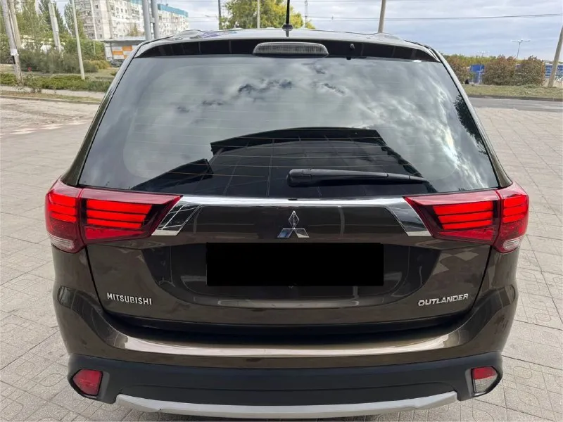 Продам mitsubishi outlander 2016г мотор 2.0 пробег 171.000 коробка акпп +sport режим 🔥 без единого подкраса видео обзор с толщинаномером по запросу могу скинуть ! обклеена вся броне пленкой от сколов (зоны риска) в очень красивом цвете 😻 4 стекло подъемника мульти руль круиз контроль 4х зонный климат контроль подогрев лобового стекала все стекла в круг родные !!!!! даже лобовое !!! хорошая музыка с большим монитор кожаный салон с карболовыми вставками осмотр г. донецк оформление в мрэо цена 1.670₽ +79496285723 - фотография - 10