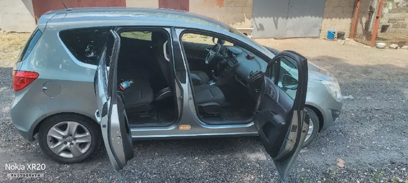 Продам опель мерива б,2012 год, двигатель 1.4,цепь, в отличном состоянии, обслуживался у официалов, пробег родной трасса, есть всё для комфортной езды, кондиционер, круиз, подогрев сидений, зеркал, руля, двигатель в отличном состоянии, не дымит, не троит, масло не ест, коробка работает ни чего не хрустит, не вылетает, ходовка на отлично, ни стуков не грюков! сигнализация с автозапуском!715000 торг у капота!звонить по тел. +79495619284 - фотография - 10