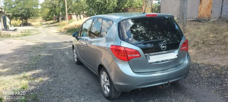 Продам опель мерива б,2012 год, двигатель 1.4,цепь, в отличном состоянии, обслуживался у официалов, пробег родной трасса, есть всё для комфортной езды, кондиционер, круиз, подогрев сидений, зеркал, руля, двигатель в отличном состоянии, не дымит, не троит, масло не ест, коробка работает ни чего не хрустит, не вылетает, ходовка на отлично, ни стуков не грюков! сигнализация с автозапуском!715000 торг у капота!звонить по тел. +79495619284 - фотография - 3