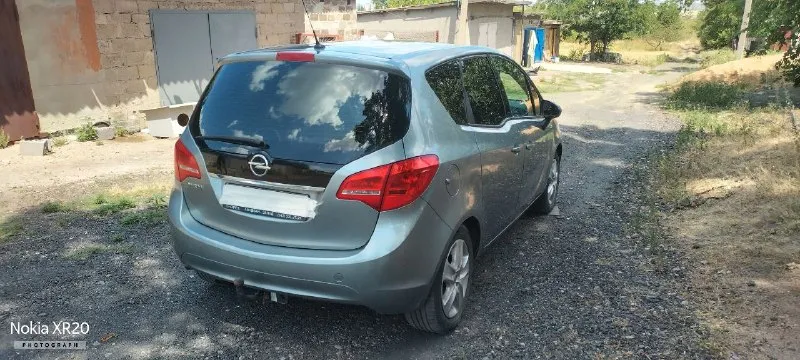 Продам опель мерива б,2012 год, двигатель 1.4,цепь, в отличном состоянии, обслуживался у официалов, пробег родной трасса, есть всё для комфортной езды, кондиционер, круиз, подогрев сидений, зеркал, руля, двигатель в отличном состоянии, не дымит, не троит, масло не ест, коробка работает ни чего не хрустит, не вылетает, ходовка на отлично, ни стуков не грюков! сигнализация с автозапуском!715000 торг у капота!звонить по тел. +79495619284 - фотография - 5