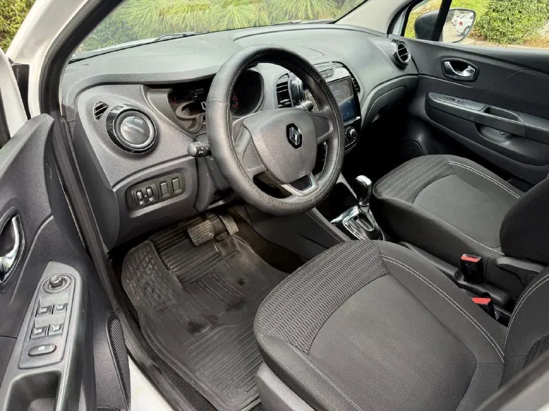 Renault kaptur, 2017 год. пробег 145000 км. 1.6 автомат. хозяйское авто, не использовалась в каршеринге и такси. авто в отличном состоянии. мультируль, мультимедиа с камерой заднего вида возможно оформить авто в кредит. возможен обмен. более детально по телефону. цена - 1.280.000 р. +79494041233 - фотография - 6