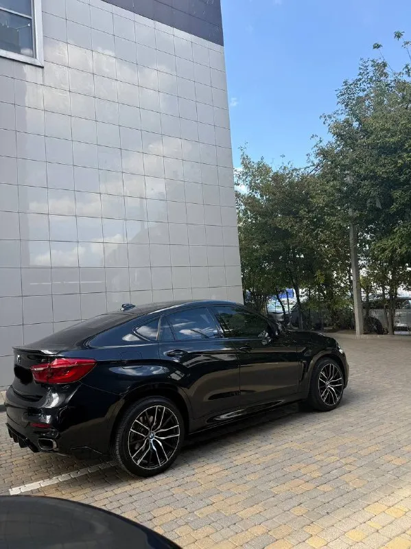 Бмв х6 2016 год пробег 144000 3.0 литра дизель цена 3,5 млн руб краснодар 89777820009 тг groz_800 ✔️полностью исправная машина. все слабые места обслужены. экология на месте, чипа нет и не было. все то у дилера. жидкости в мостах и раздатке обновлены. салон не прокуренный. для заинтересованных в хорошем авто: впускной коллектор - новый, цепь грм и вкладыши заменены на новые. впускные каналы чистил ореховой скорлупой, недавно. подушки двигателя, и раздатки тоже заменил. рычаги перед-зад новые. амортизаторы новые. стабилизаторы перед зад от 7-ми местного x5 (для уменьшения кренов). тормоза от40d - рабочая площадь спереди 348мм, сзади 345мм. (у 30д 330мм спереди, сзади ещё меньше). диски и колодки новые зад перед brembo рулевая рейка обслужена, в крайнем левом положении не гремит. ремень генератора, ролики натяжные заменил, генератор обслужен. сажевый недавно обслужен, теперь как новый (есть видео) много всего сделано, вложено более 1 млн руб за год. воздух не гонять звонить только реальным покупателям. - фотография - 4