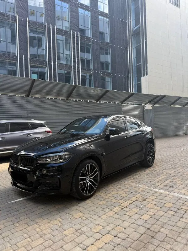 Бмв х6 2016 год пробег 144000 3.0 литра дизель цена 3,5 млн руб краснодар 89777820009 тг groz_800 ✔️полностью исправная машина. все слабые места обслужены. экология на месте, чипа нет и не было. все то у дилера. жидкости в мостах и раздатке обновлены. салон не прокуренный. для заинтересованных в хорошем авто: впускной коллектор - новый, цепь грм и вкладыши заменены на новые. впускные каналы чистил ореховой скорлупой, недавно. подушки двигателя, и раздатки тоже заменил. рычаги перед-зад новые. амортизаторы новые. стабилизаторы перед зад от 7-ми местного x5 (для уменьшения кренов). тормоза от40d - рабочая площадь спереди 348мм, сзади 345мм. (у 30д 330мм спереди, сзади ещё меньше). диски и колодки новые зад перед brembo рулевая рейка обслужена, в крайнем левом положении не гремит. ремень генератора, ролики натяжные заменил, генератор обслужен. сажевый недавно обслужен, теперь как новый (есть видео) много всего сделано, вложено более 1 млн руб за год. воздух не гонять звонить только реальным покупателям. - фотография - 5