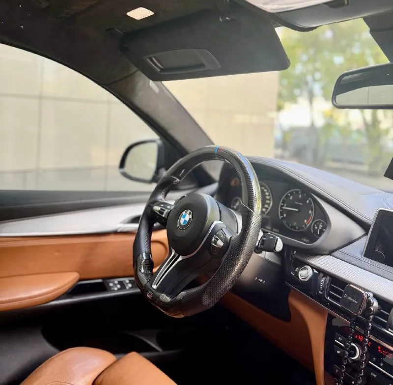 Бмв х6 2016 год пробег 144000 3.0 литра дизель цена 3,5 млн руб краснодар 89777820009 тг groz_800 ✔️полностью исправная машина. все слабые места обслужены. экология на месте, чипа нет и не было. все то у дилера. жидкости в мостах и раздатке обновлены. салон не прокуренный. для заинтересованных в хорошем авто: впускной коллектор - новый, цепь грм и вкладыши заменены на новые. впускные каналы чистил ореховой скорлупой, недавно. подушки двигателя, и раздатки тоже заменил. рычаги перед-зад новые. амортизаторы новые. стабилизаторы перед зад от 7-ми местного x5 (для уменьшения кренов). тормоза от40d - рабочая площадь спереди 348мм, сзади 345мм. (у 30д 330мм спереди, сзади ещё меньше). диски и колодки новые зад перед brembo рулевая рейка обслужена, в крайнем левом положении не гремит. ремень генератора, ролики натяжные заменил, генератор обслужен. сажевый недавно обслужен, теперь как новый (есть видео) много всего сделано, вложено более 1 млн руб за год. воздух не гонять звонить только реальным покупателям. - фотография - 9