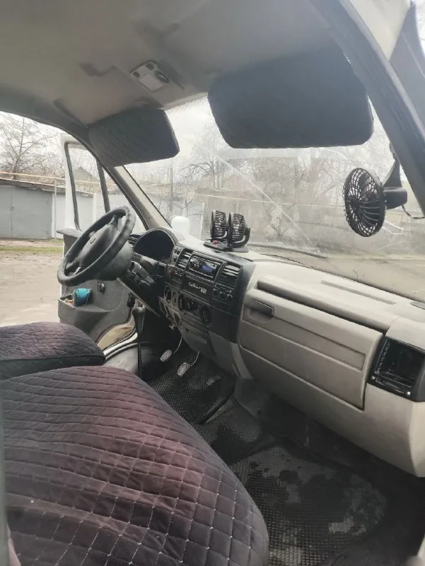 Газель самосвал, двигатель 406 после кап ремонта, запчасти ставились все оригинальные, только в двигатель вложено более 200тыс, чеки все имеются, самосвальная установка с электро-гидростанцией и гидроцилиндром, установка можно считать новая в работе была очень мало. резина вся новая в круг, новый рулевой редуктор, система охлаждения тоже вся новая, радиаторы, все патрубки, новый аккумулятор, газовое оборудование метан 1км получается в районе 3-х рублей, рама вся целая, кабина в отличном состоянии пороги, подножки всё новое, кпп 5ст переключается идеально, мост не воет, номера все читаются хорошо. установлена катюша для перевозки длинных грузов до 6- ти метров машина делалась для себя, документы все в порядке, собственник +7 959 512 82 67 цена 950 000рублей 📞 звоните: +7(959)5128267 - фотография - 10