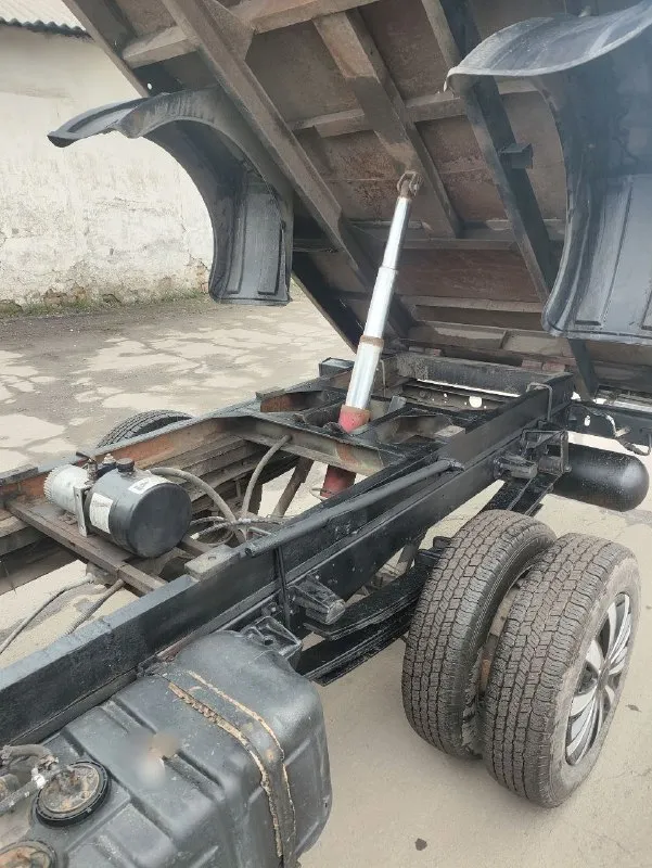 Газель самосвал, двигатель 406 после кап ремонта, запчасти ставились все оригинальные, только в двигатель вложено более 200тыс, чеки все имеются, самосвальная установка с электро-гидростанцией и гидроцилиндром, установка можно считать новая в работе была очень мало. резина вся новая в круг, новый рулевой редуктор, система охлаждения тоже вся новая, радиаторы, все патрубки, новый аккумулятор, газовое оборудование метан 1км получается в районе 3-х рублей, рама вся целая, кабина в отличном состоянии пороги, подножки всё новое, кпп 5ст переключается идеально, мост не воет, номера все читаются хорошо. установлена катюша для перевозки длинных грузов до 6- ти метров машина делалась для себя, документы все в порядке, собственник +7 959 512 82 67 цена 950 000рублей 📞 звоните: +7(959)5128267 - фотография - 9