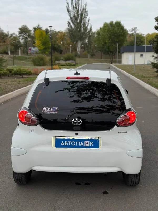 🩷 toyota aygo 💰цена: 490 000р 🏢город: мариуполь 📅год выпуска: 2009 🧾пробег: 217 285 км. ⚙️двигатель: 1.0 ⛽топливо: бензин ⚙️кпп: механика 📞 телефон: +7-989-263-55-56 +7-949-727-41-51 +7-949-713-18-14 💾 описание: идеальный городской хэтчбек на каждый день будет очень удобный в городе. техническая часть на твердую пятерку и не требует никаких вложений. есть вся сервисная история. ✅ цепной двигатель в паре с механической коробкой очень надёжный и не прихотливый. ✅ кондиционер холодит шикарно, электростеклоподьемники, abs, гидроусилитель руля, две подушки безопасности, центральный замок, новая летняя резина. улица шевченко 269 🏦 возможна продажа в кредит по двум документам. - фотография - 5