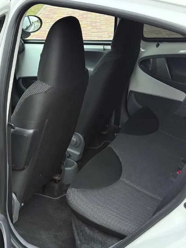 🩷 toyota aygo 💰цена: 490 000р 🏢город: мариуполь 📅год выпуска: 2009 🧾пробег: 217 285 км. ⚙️двигатель: 1.0 ⛽топливо: бензин ⚙️кпп: механика 📞 телефон: +7-989-263-55-56 +7-949-727-41-51 +7-949-713-18-14 💾 описание: идеальный городской хэтчбек на каждый день будет очень удобный в городе. техническая часть на твердую пятерку и не требует никаких вложений. есть вся сервисная история. ✅ цепной двигатель в паре с механической коробкой очень надёжный и не прихотливый. ✅ кондиционер холодит шикарно, электростеклоподьемники, abs, гидроусилитель руля, две подушки безопасности, центральный замок, новая летняя резина. улица шевченко 269 🏦 возможна продажа в кредит по двум документам. - фотография - 9