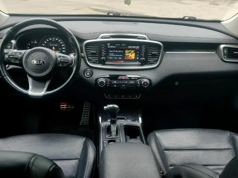 Kia соренто 2017год, чистый кореец(не америкос)2.0 литра, дизель, без единого подкраска весь в родне, пробег 130000.только продажа цена 2🍋500 тыс, остальное по тел: +79493012175 машина в донецке, всем удачи 📞 звоните: +7(949)3012175 - фотография - 10