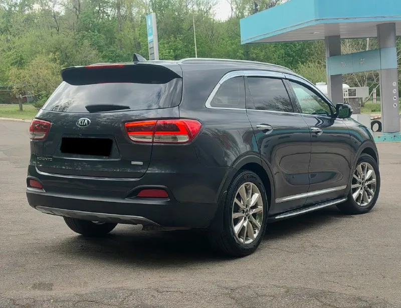 Kia соренто 2017год, чистый кореец(не америкос)2.0 литра, дизель, без единого подкраска весь в родне, пробег 130000.только продажа цена 2🍋500 тыс, остальное по тел: +79493012175 машина в донецке, всем удачи 📞 звоните: +7(949)3012175 - фотография - 4
