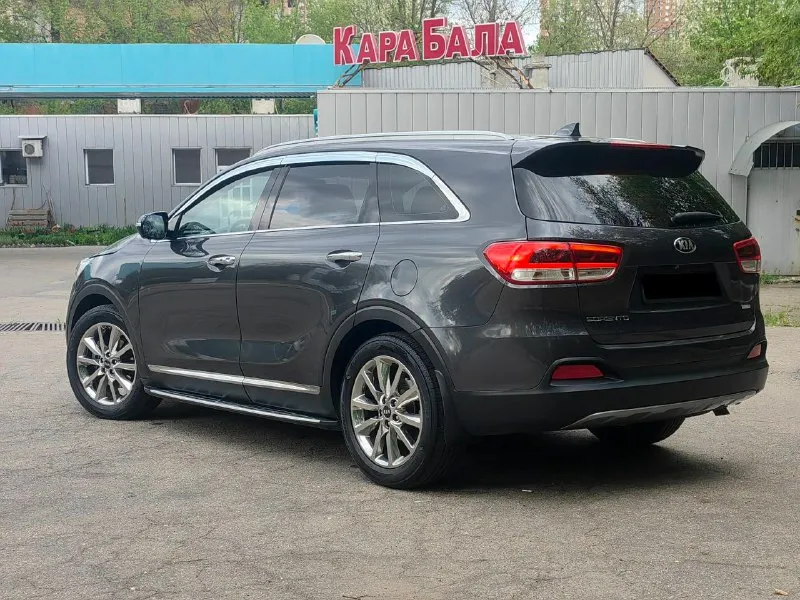 Kia соренто 2017год, чистый кореец(не америкос)2.0 литра, дизель, без единого подкраска весь в родне, пробег 130000.только продажа цена 2🍋500 тыс, остальное по тел: +79493012175 машина в донецке, всем удачи 📞 звоните: +7(949)3012175 - фотография - 5