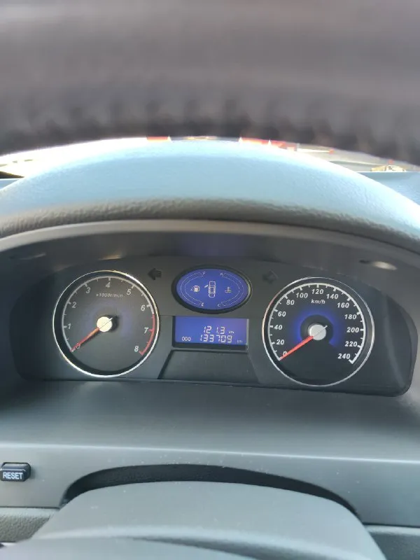 Продам geely емгранд ес7 2012 года. пробег 130тыс, растет. один хозяин с салона, покупалась в донецке. двигатель toyota 1.8. коробка вариатор, без нареканий. обслуживалась вовремя. электрика без нареканий. проблема - кузов, их болячка. цена 600тыс, торг-обмен. как первое авто или для девушки идеально подходит. звоните пишите+79497159211. 📞 звоните: +7(949)7159211 - фотография - 9