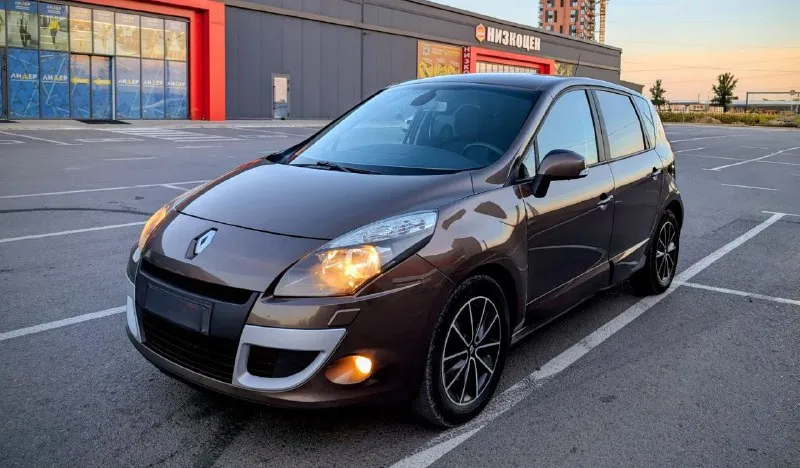 Renault scenic iii, 2.0, 1 хозяин, без дтп, идеальное состояние! продаётся renault scenic 2011 года в состоянии нового. машина по принципу «сел и поехал» без подводных камней. ​характеристики: ​двигатель: 2.0 л (140 л. с.), бензин ​коробка: автоматическая (классический гидротрансформатор) ​пробег: 140 000 км (оригинальный) ​владельцы: 1 ​птс: оригинал ​ключевые преимущества: ​идеальная автотека: без дтп, расчётов и выплат. ​заводской окрас: ни одна деталь не перекрашивалась. ​все стёкла родные: включая лобовое. ​богатая комплектация: двухзонный климат-контроль, круиз-контроль, датчики света/дождя, акпп tiptronic и др. ​отличное техническое состояние: полностью обслужен. запаска ни разу не ставилась. ​любые проверки приветствуются. машина для тех, кто ценит честность. ​цена: [1🍋. .000] торг у капота. телефон: [8 903 470 50 67] телеграм +79494932503 - фотография - 3