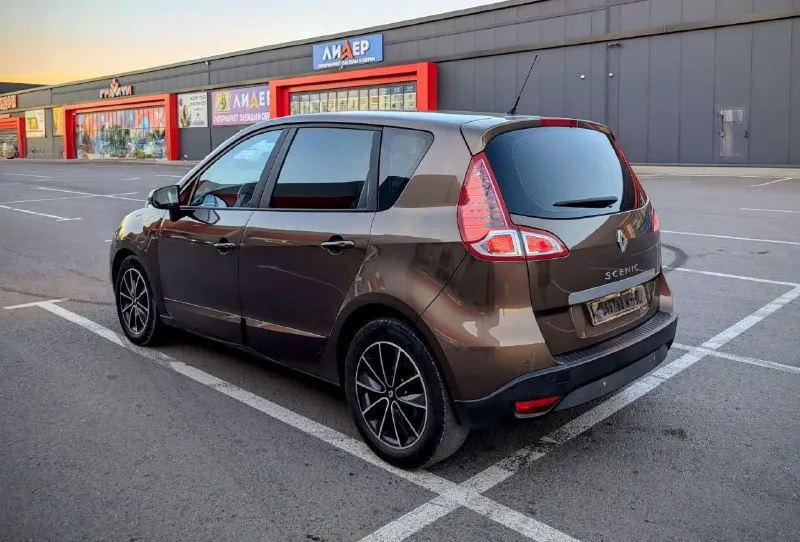 Renault scenic iii, 2.0, 1 хозяин, без дтп, идеальное состояние! продаётся renault scenic 2011 года в состоянии нового. машина по принципу «сел и поехал» без подводных камней. ​характеристики: ​двигатель: 2.0 л (140 л. с.), бензин ​коробка: автоматическая (классический гидротрансформатор) ​пробег: 140 000 км (оригинальный) ​владельцы: 1 ​птс: оригинал ​ключевые преимущества: ​идеальная автотека: без дтп, расчётов и выплат. ​заводской окрас: ни одна деталь не перекрашивалась. ​все стёкла родные: включая лобовое. ​богатая комплектация: двухзонный климат-контроль, круиз-контроль, датчики света/дождя, акпп tiptronic и др. ​отличное техническое состояние: полностью обслужен. запаска ни разу не ставилась. ​любые проверки приветствуются. машина для тех, кто ценит честность. ​цена: [1🍋. .000] торг у капота. телефон: [8 903 470 50 67] телеграм +79494932503 - фотография - 4