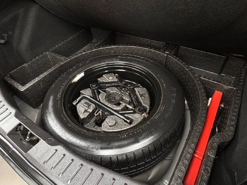 Продам ford focus 3 в идеальном состоянии, 2014 года выпуска, объём двигателя 1.6 125 л. с, коробка автомат 6-ст, родной пробег 180.000, без дтп, в родном окрасе, за всё время эксплуатации 2 хозяина, в максимальной комплектации, авто технически и внешне в отличном состоянии!, ухожена и обслужена, по машине работает абсолютно все, вложений не каких не требует, комплектация: климат контроль, круиз контроль, складывание зеркал, мультируль, 4-эл стеклоподъёмника, подогрев передних сидений, электро привод зеркал, обогрев зеркал, датчик света и дождя, бортовой компьютер, линзованая оптика, противотуманные фары, обогрев лобового, обогрев заднего стекла, мультимедиа с хорошим звуком, парктроники, имеется абсолютно все для комфортной езды, все работает в штатном режиме по запросу скину видео обзор, по документам кристально чисто, любой вид оформления. цена 880.000 возможен хороший торг реальному покупателю! на все остальные вопросы отвечу по телефону +7949620-99-74 +7949564-47-36 г. донецк ворошиловский район - фотография - 10