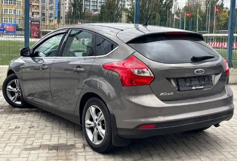 Продам ford focus 3 в идеальном состоянии, 2014 года выпуска, объём двигателя 1.6 125 л. с, коробка автомат 6-ст, родной пробег 180.000, без дтп, в родном окрасе, за всё время эксплуатации 2 хозяина, в максимальной комплектации, авто технически и внешне в отличном состоянии!, ухожена и обслужена, по машине работает абсолютно все, вложений не каких не требует, комплектация: климат контроль, круиз контроль, складывание зеркал, мультируль, 4-эл стеклоподъёмника, подогрев передних сидений, электро привод зеркал, обогрев зеркал, датчик света и дождя, бортовой компьютер, линзованая оптика, противотуманные фары, обогрев лобового, обогрев заднего стекла, мультимедиа с хорошим звуком, парктроники, имеется абсолютно все для комфортной езды, все работает в штатном режиме по запросу скину видео обзор, по документам кристально чисто, любой вид оформления. цена 880.000 возможен хороший торг реальному покупателю! на все остальные вопросы отвечу по телефону +7949620-99-74 +7949564-47-36 г. донецк ворошиловский район - фотография - 4