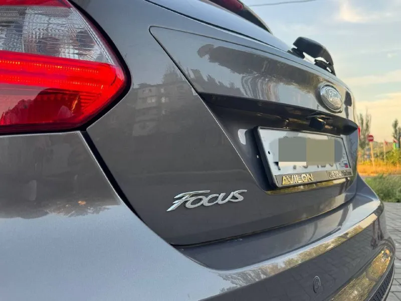 Продам ford focus 3 в идеальном состоянии, 2014 года выпуска, объём двигателя 1.6 125 л. с, коробка автомат 6-ст, родной пробег 180.000, без дтп, в родном окрасе, за всё время эксплуатации 2 хозяина, в максимальной комплектации, авто технически и внешне в отличном состоянии!, ухожена и обслужена, по машине работает абсолютно все, вложений не каких не требует, комплектация: климат контроль, круиз контроль, складывание зеркал, мультируль, 4-эл стеклоподъёмника, подогрев передних сидений, электро привод зеркал, обогрев зеркал, датчик света и дождя, бортовой компьютер, линзованая оптика, противотуманные фары, обогрев лобового, обогрев заднего стекла, мультимедиа с хорошим звуком, парктроники, имеется абсолютно все для комфортной езды, все работает в штатном режиме по запросу скину видео обзор, по документам кристально чисто, любой вид оформления. цена 880.000 возможен хороший торг реальному покупателю! на все остальные вопросы отвечу по телефону +7949620-99-74 +7949564-47-36 г. донецк ворошиловский район - фотография - 6